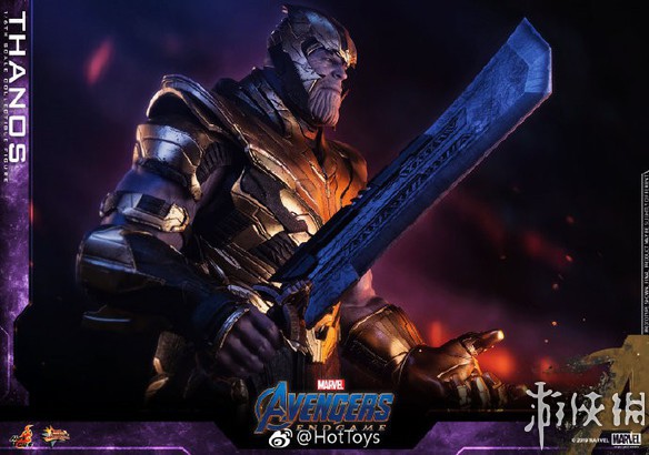 《复仇者联盟4》灭霸人偶 双刃大剑瞩目肌肉质感逼真