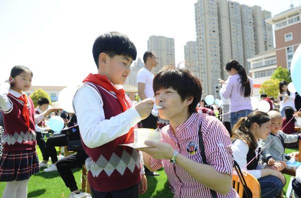 东阳:小学生集体过生日 分享成长喜悦