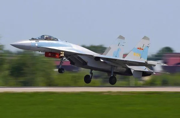 装备 | 中国为苏-35战机改良头盔 轻巧坚固且舒