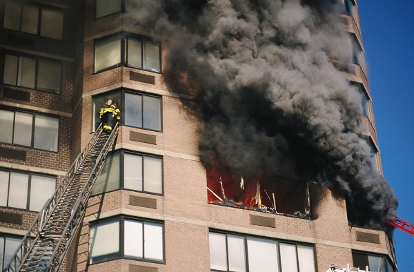 今晨嘉定区丰庄一小区突发火灾