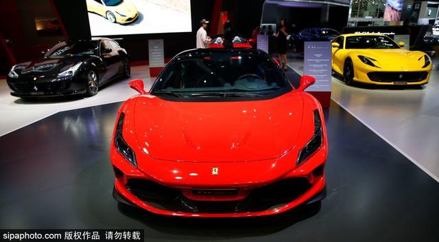 多款豪车亮相 2019迪拜国际车展盛大开幕