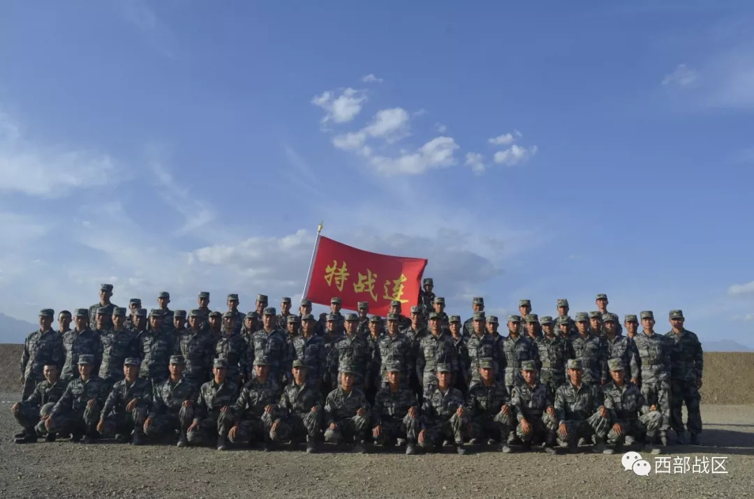 这位兵哥哥竟然拿了两个退伍证