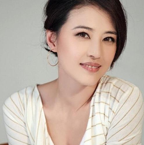 75年出生的女明星,1975年内地女演员 看娱乐圈只恋爱不结婚的女明星