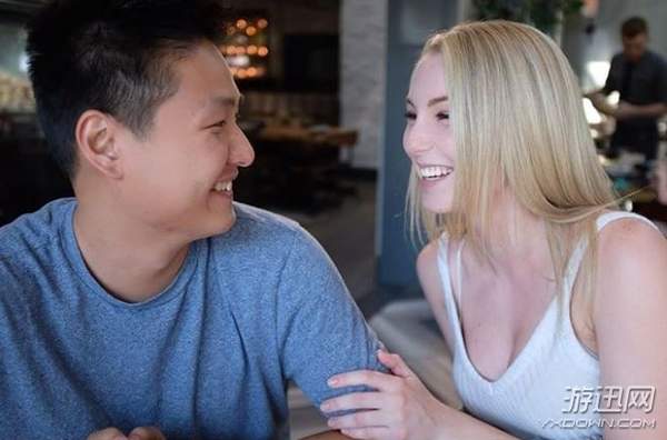 国外美女主播倒追亚裔男友 人气下滑,洋粉丝恶