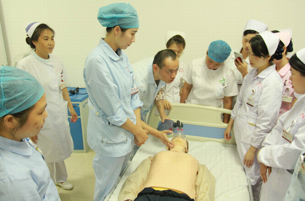 福州市第二医院开展医联体心肺复苏AED急救