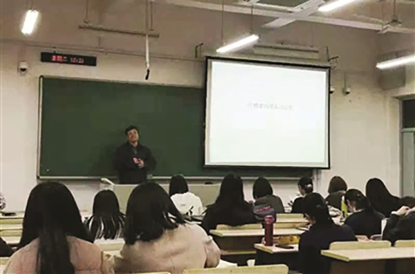 课堂教学现场。扬子晚报 图