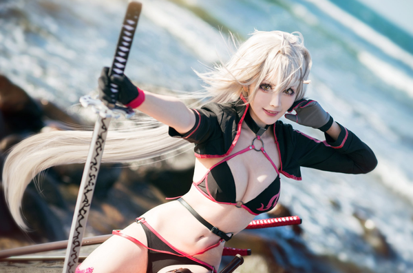 《FGO》泳装阿尔托利亚Cosplay 身姿窈窕,帅气又撩人