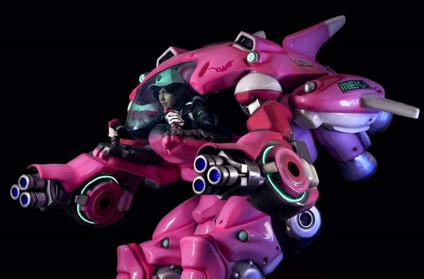 毛妹硬核COS《守望先锋》D.va 机甲1:1还原,还能驾驶