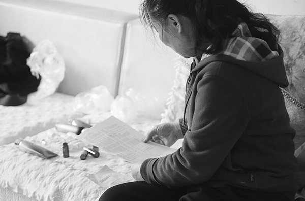 年过六旬的宋女士深陷消费风波。半岛晨报、39度视频摄影记者孙振芳