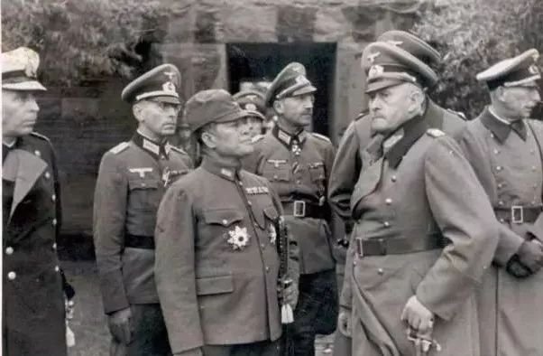 这个解放军开国少将会开战斗机,还参加二战击落过德军飞机图片