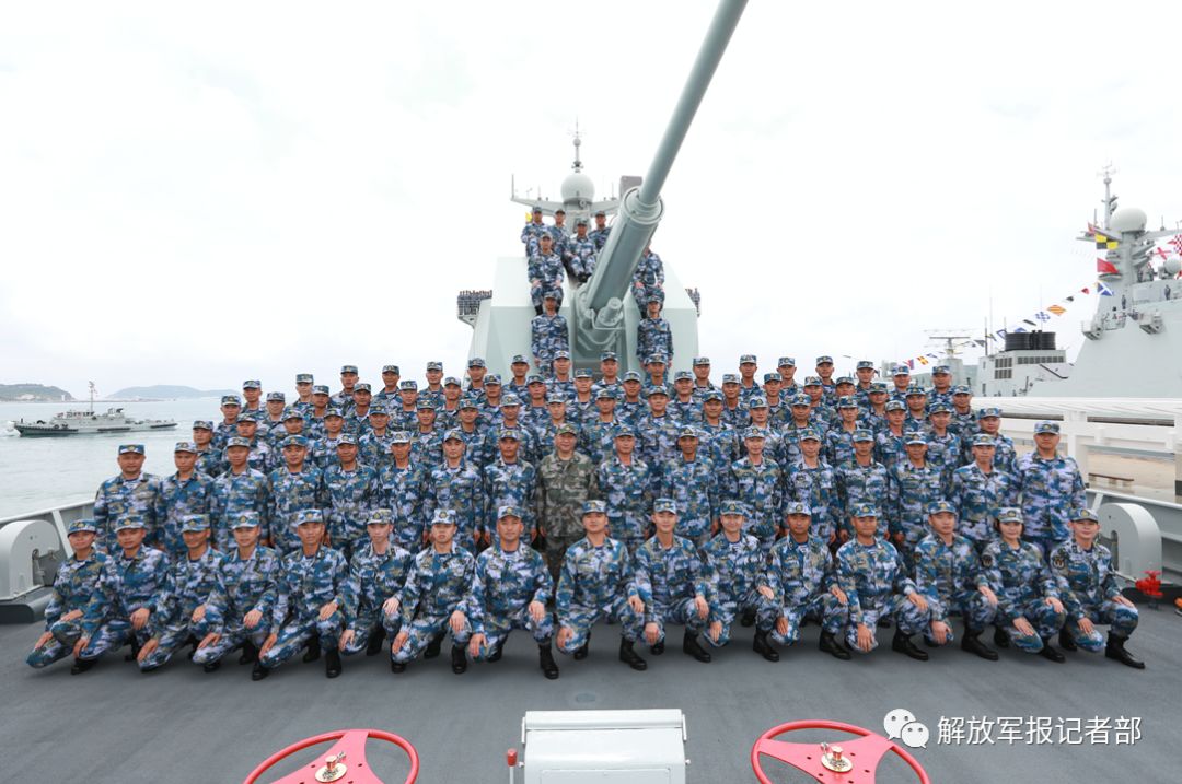 中央军委在南海海域隆重举行海上阅兵(高清大