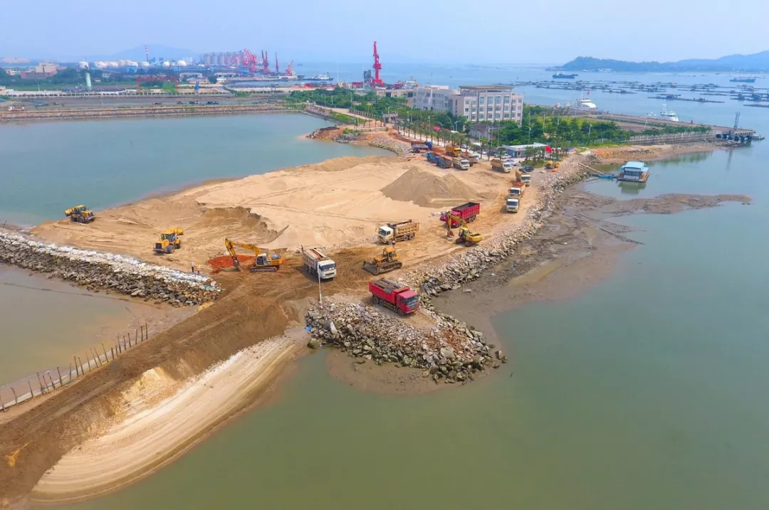 航拍!阳江港6个在建码头泊位,可停靠5000吨级