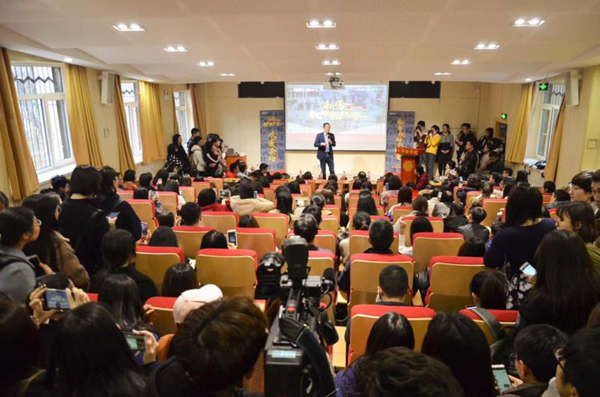 东方教育集团董事长_新东方教育科技集团董事长俞敏洪述说嘉峪关情怀(2)