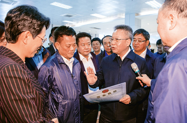 海南省长沈晓明:以壮士断腕决心减少经济对房