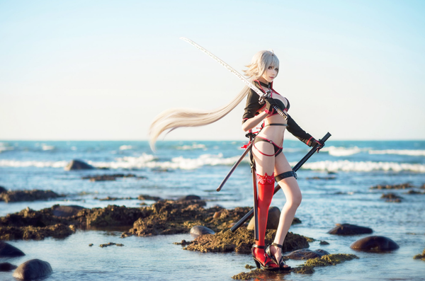 《FGO》泳装阿尔托利亚Cosplay 身姿窈窕,帅气又撩人