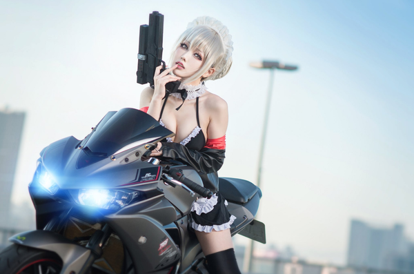 《FGO》泳装阿尔托利亚Cosplay 身姿窈窕,帅气又撩人