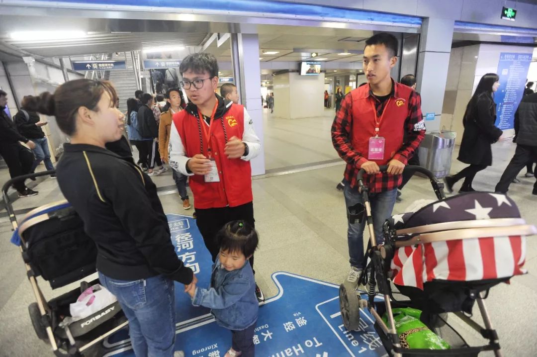 99%的武漢人坐地鐵都麻煩過他們，但很少有人知道他們的真實(shí)身份(圖4)