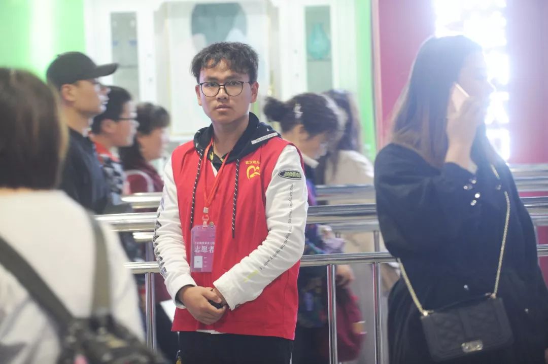 99%的武漢人坐地鐵都麻煩過他們，但很少有人知道他們的真實(shí)身份(圖3)