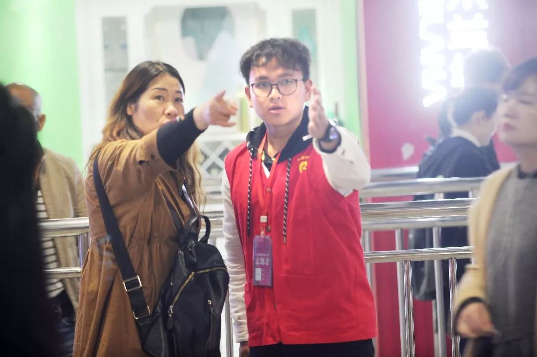 99%的武漢人坐地鐵都麻煩過他們，但很少有人知道他們的真實(shí)身份(圖1)