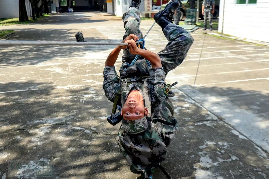 节日值班侦察连:过节放假不忘战备