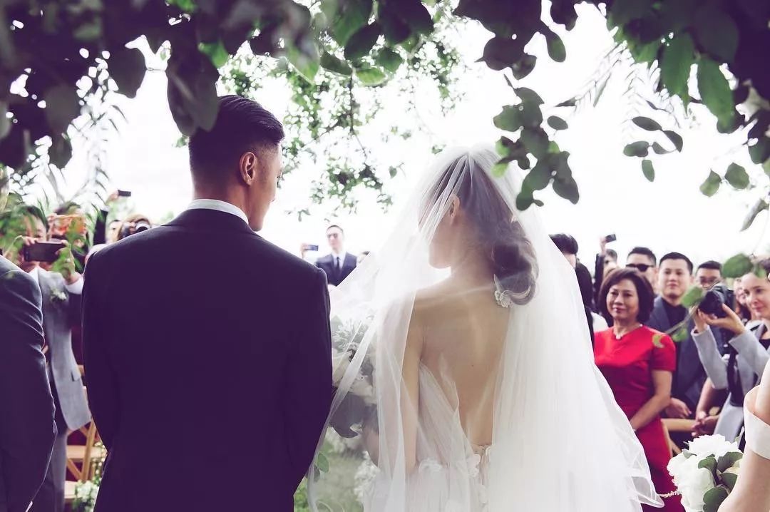 余文乐结婚一周年,昔日的浪子已经变为“爸爸力”满满的奶爸