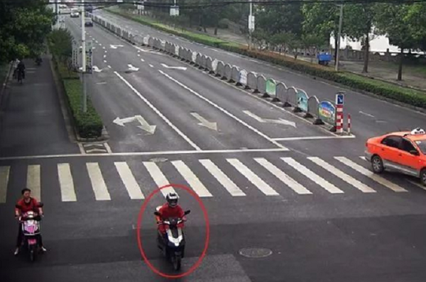 荒唐!一男子为买新摩托车竟然报假警