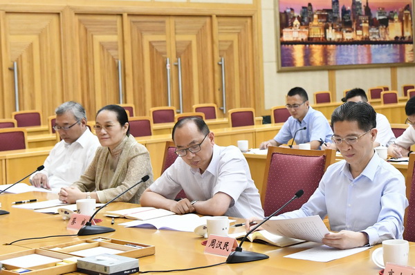 上海市委召开党外人士座谈会,听取对机构改革