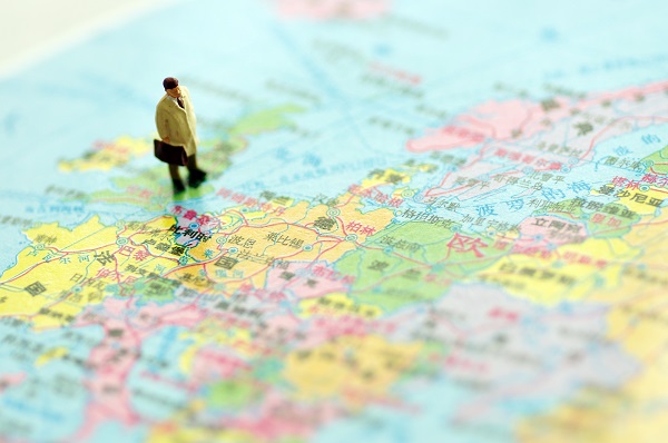 英国脱欧后欧盟成员国总人口_英国脱欧漫画图(3)