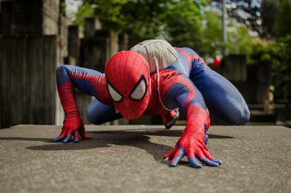 《漫威蜘蛛侠》小虫Cos集锦 好逗比的蜘蛛警察!(图)