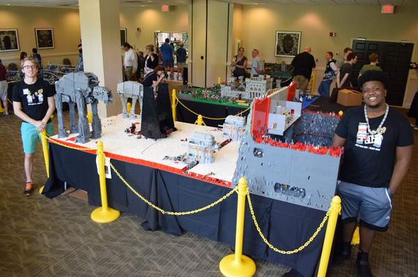 碉堡!国外大神用乐高还原了《星战:前线2》游戏场景