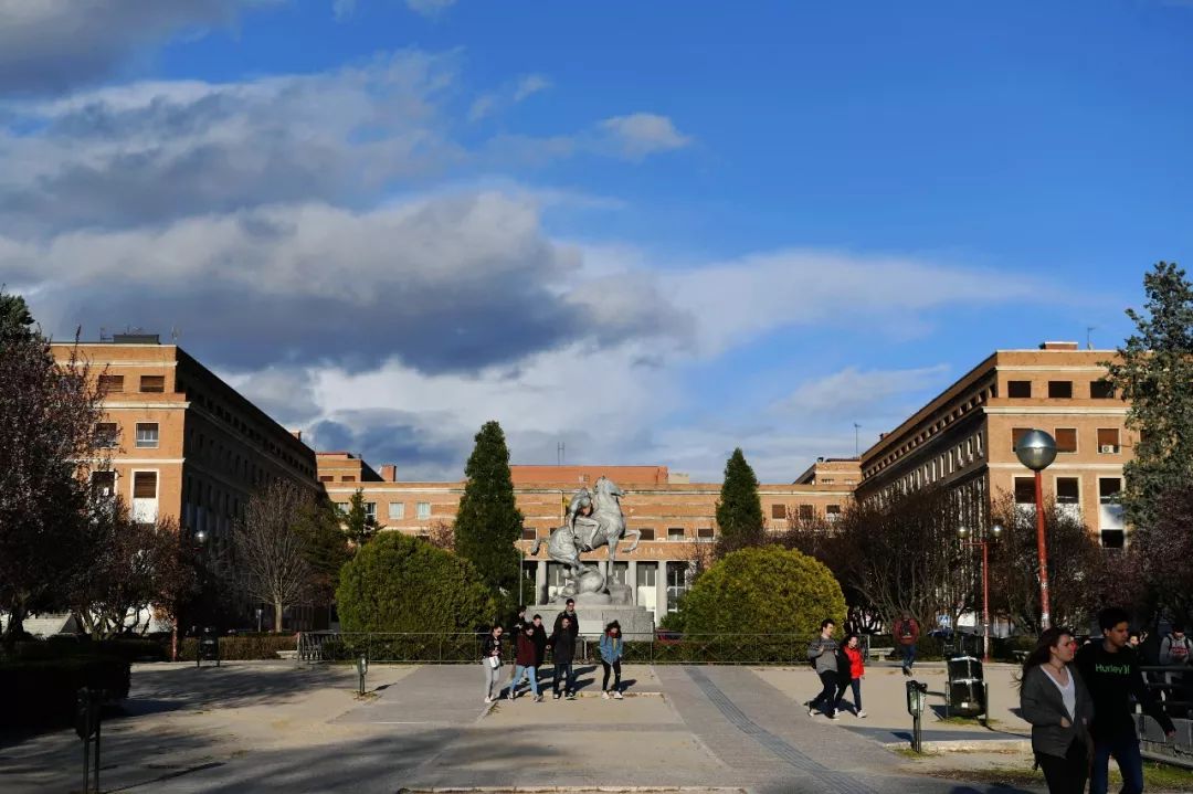  马德里康普顿斯大学校园（新华社记者郭求达摄）