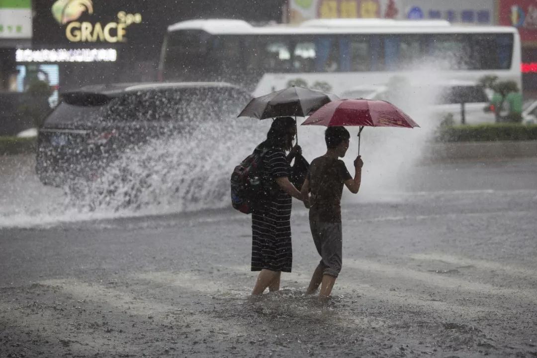 暴雨天母女公交站触电死亡 雨天如何防触电?这