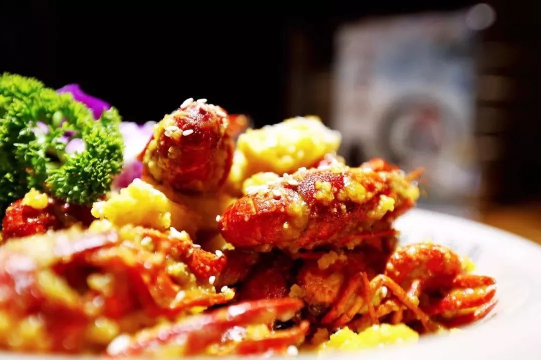 听说小龙虾在抖音红了?!十多款龙虾盛宴在昆明