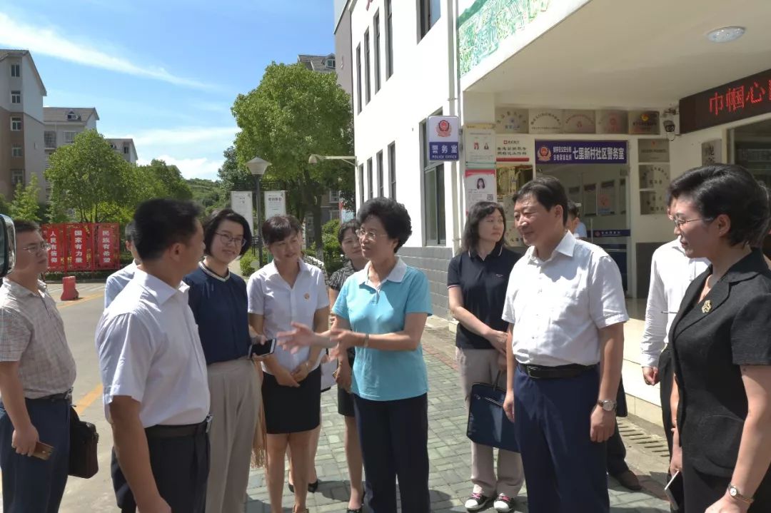 宋秀岩:通过基层妇联组织,充分发挥出女性半边