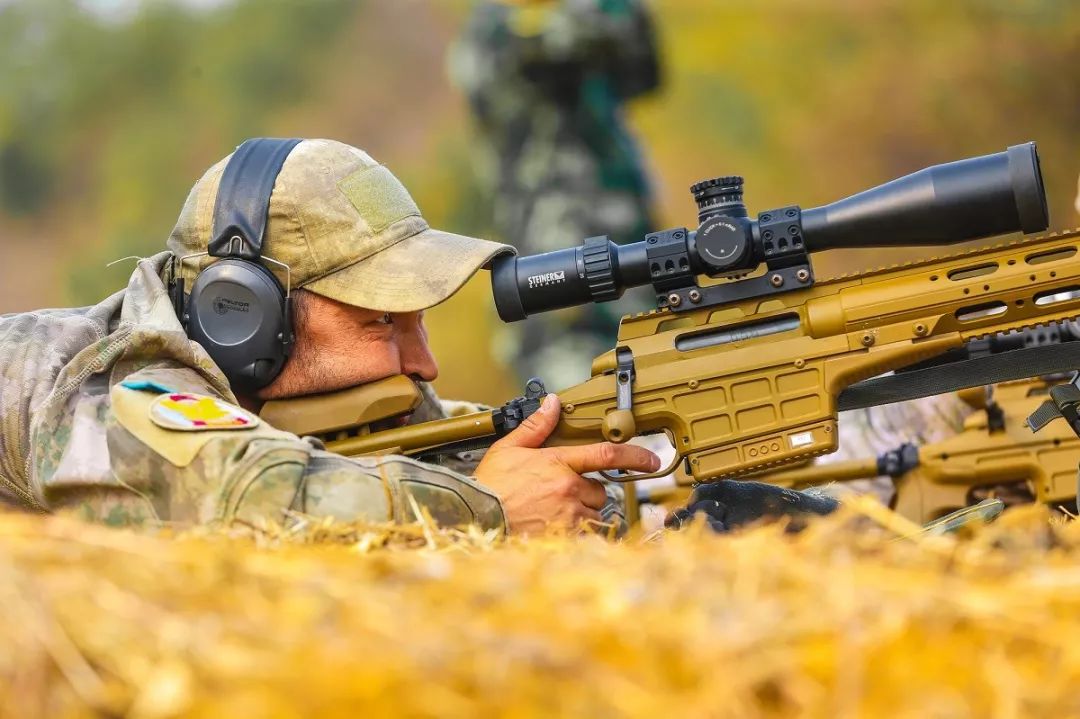 茂名22岁武警刘付鸿峰获锋刃国际狙击手射击