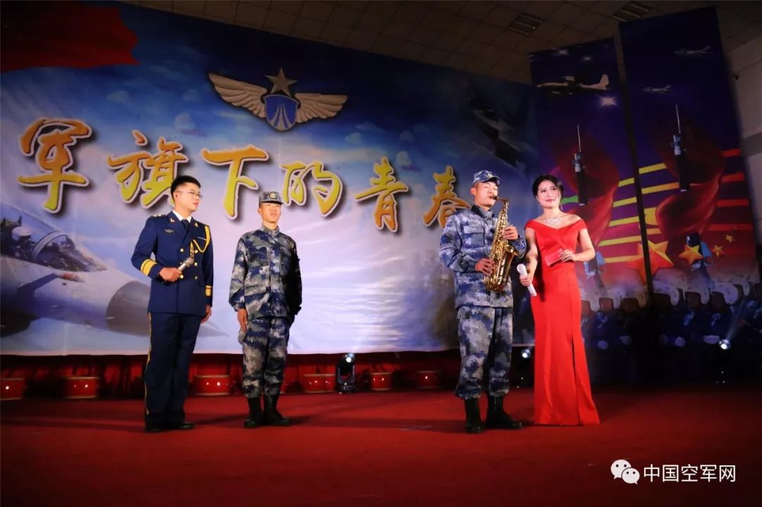 男女对唱《不忘初心》.大合唱《强军战歌》.中国空军网