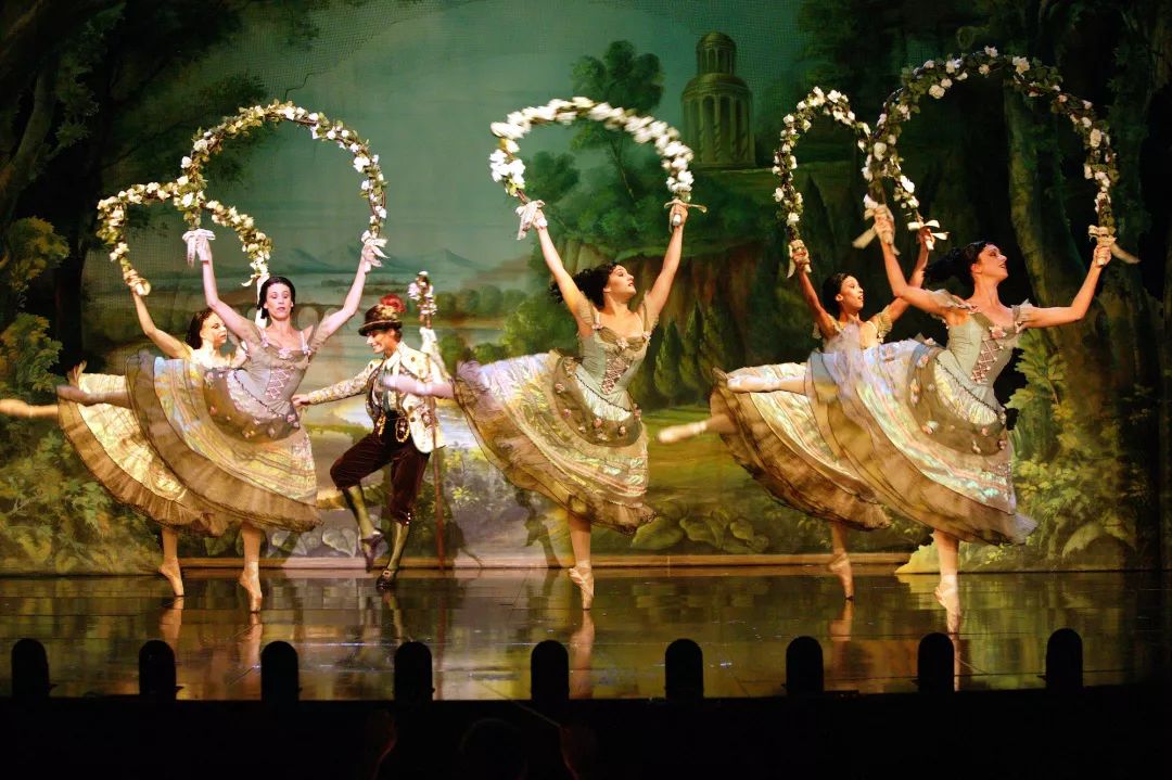 从《猫》、《剧院魅影》到《摇滚学校》,一个跨越16年的“首演之约” 从《猫》、《剧院魅影》到《摇滚学校》,一个跨越16年的“首演之约”