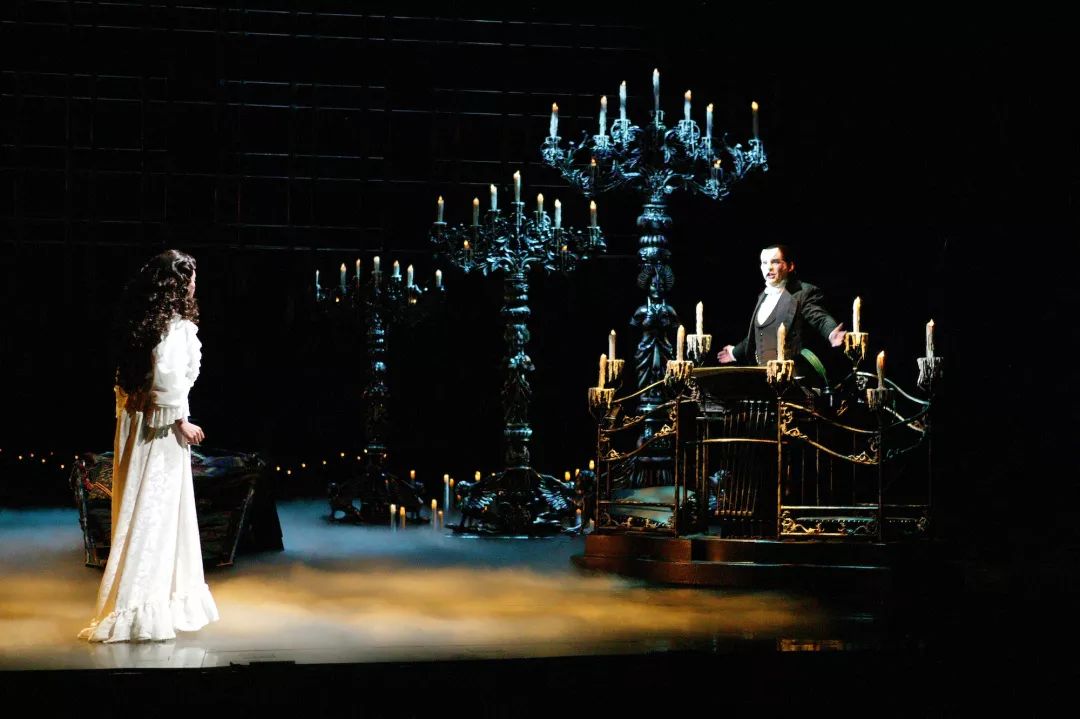 从《猫》、《剧院魅影》到《摇滚学校》,一个跨越16年的“首演之约” 从《猫》、《剧院魅影》到《摇滚学校》,一个跨越16年的“首演之约”