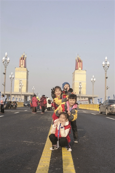 我来走大桥,用双脚丈量历史……