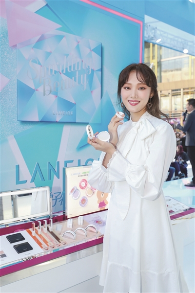 精灵女神李圣经空降南京