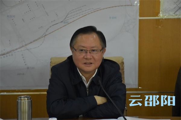 龚文密在特种玻璃谷产业发展规划会议上要求: