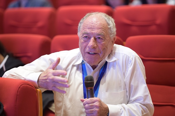 拿到中国绿卡后,这位瑞士科学家准备在上海撸