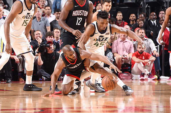 破魔咒!终于摸到了西决地板,保罗和火箭还想