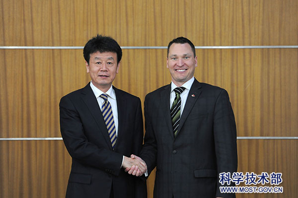 张建国副部长会见加拿大阿尔伯塔省经济发展与