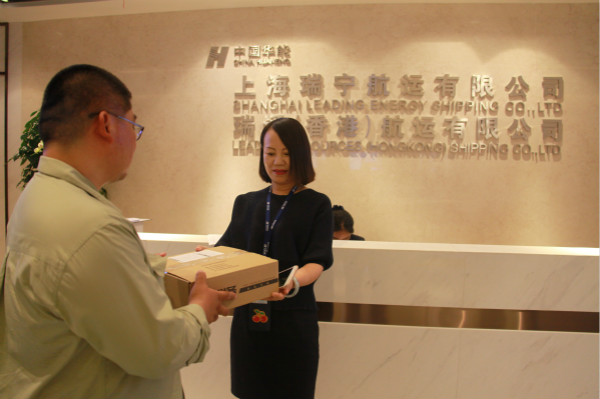 虹口税务局全市首家试点发票网上申请+自助领