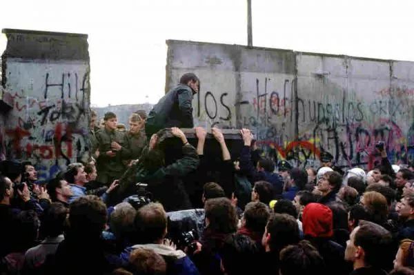 ▲柏林墙倒塌。