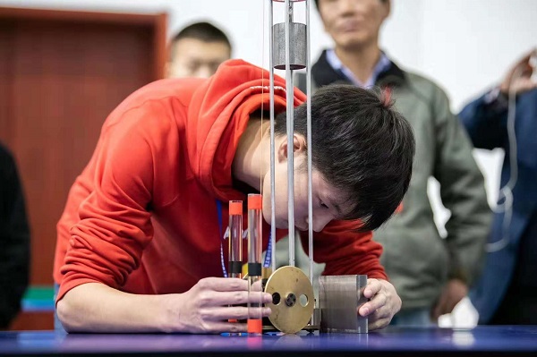 无碳小车灵敏避障 上海大学生工程训练综合能