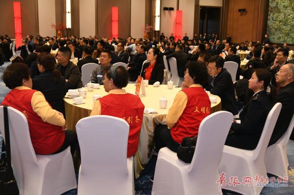 各界人士欢聚一堂,畅叙友情,喜迎新春,共话发展。