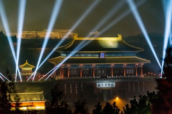 2月19日晚拍摄的故宫。 故宫博物院于正月十五和正月十六举办“紫禁城上元之夜”文化活动,首次于夜间面向预约公众免费开放。 新华社 图
