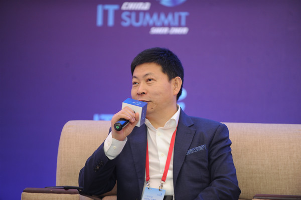 余承东:华为第一款5G手机电池用一天是没问题